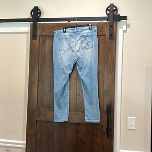 E263 Crown & Ivy Sz 14R Light Colored Denim Capri Pants